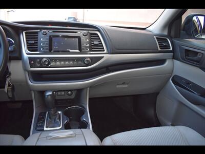 2018 Toyota Highlander LE   - Photo 33 - Mesa, AZ 85201