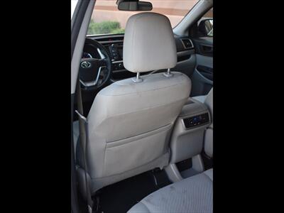 2018 Toyota Highlander LE   - Photo 21 - Mesa, AZ 85201