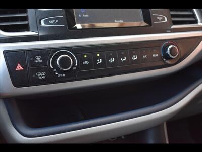 2018 Toyota Highlander LE   - Photo 12 - Mesa, AZ 85201