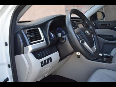 2018 Toyota Highlander LE   - Photo 15 - Mesa, AZ 85201