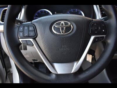 2018 Toyota Highlander LE   - Photo 14 - Mesa, AZ 85201