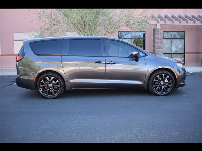 2019 Chrysler Pacifica Touring Plus - Photo 1 - Mesa, AZ 85201
