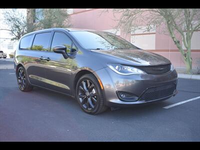 2019 Chrysler Pacifica Touring Plus   - Photo 2 - Mesa, AZ 85201