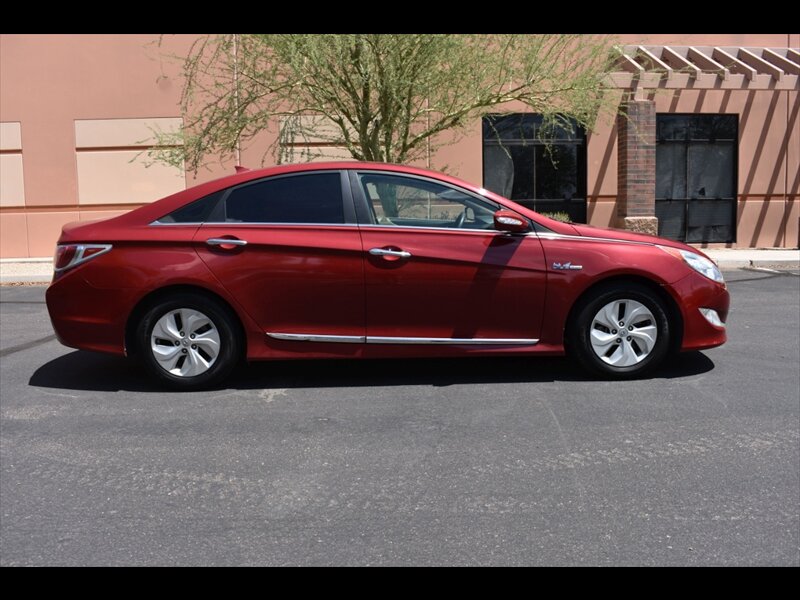 2015 Hyundai SONATA Hybrid   - Photo 1 - Mesa, AZ 85201