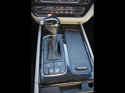 2016 Kia Sedona SX   - Photo 13 - Mesa, AZ 85201