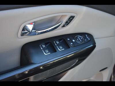 2016 Kia Sedona SX   - Photo 19 - Mesa, AZ 85201