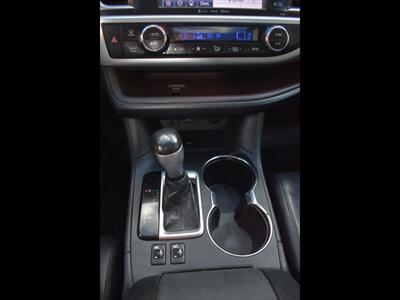 2019 Toyota Highlander XLE - Photo 12 - Mesa, AZ 85201
