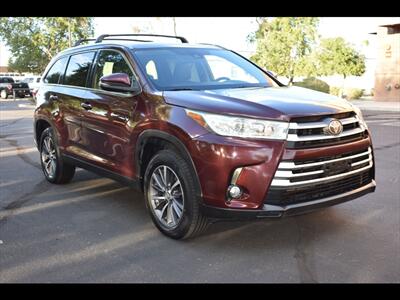 2019 Toyota Highlander XLE - Photo 2 - Mesa, AZ 85201