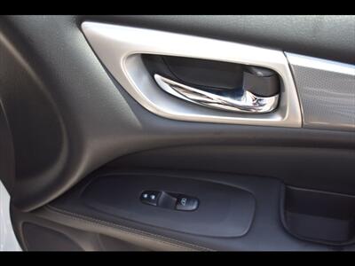 2017 Nissan Pathfinder SL - Photo 42 - Mesa, AZ 85201