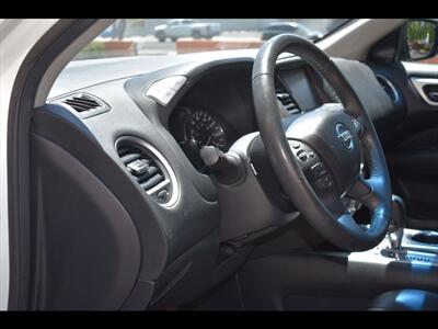 2017 Nissan Pathfinder SL - Photo 16 - Mesa, AZ 85201