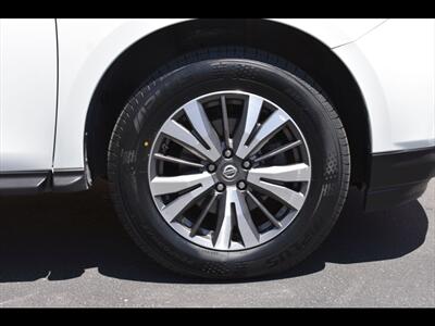 2017 Nissan Pathfinder SL - Photo 44 - Mesa, AZ 85201