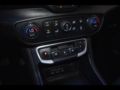 2023 GMC Terrain SLT - Photo 12 - Mesa, AZ 85201