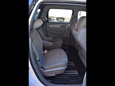 2017 Chevrolet Traverse LT   - Photo 27 - Mesa, AZ 85201