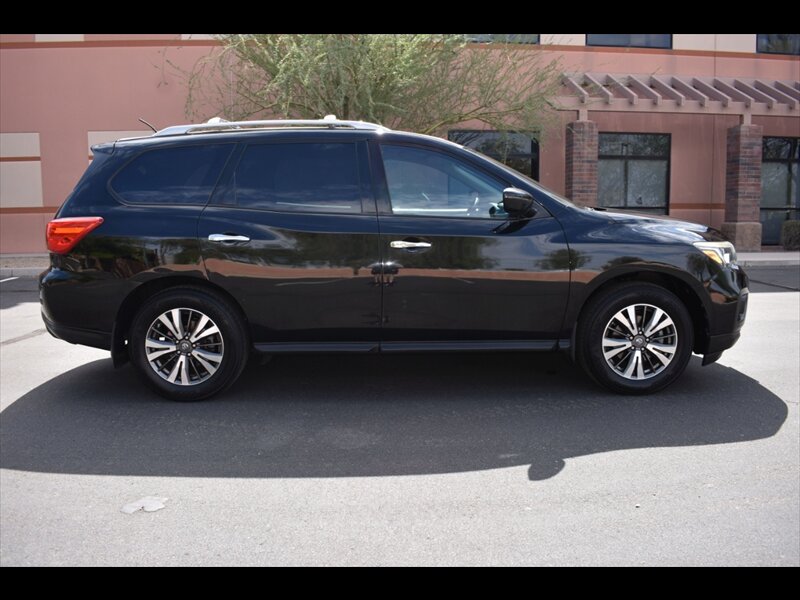 Gray (Magnetic Black) 2017 Nissan Pathfinder SUV / Crossover Front-Wheel Drive Automatic