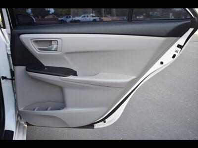 2015 Toyota Camry SE   - Photo 26 - Mesa, AZ 85201