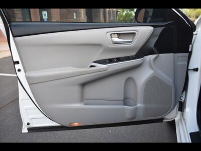 2015 Toyota Camry SE   - Photo 17 - Mesa, AZ 85201