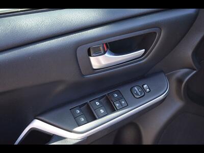 2015 Toyota Camry SE - Photo 17 - Mesa, AZ 85201