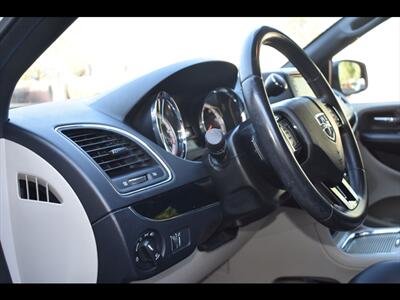 2019 Dodge Grand Caravan SXT   - Photo 14 - Mesa, AZ 85201