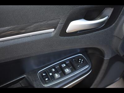 2020 Chrysler 300 Touring   - Photo 19 - Mesa, AZ 85201