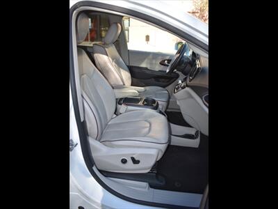 2018 Chrysler Pacifica Limited   - Photo 27 - Mesa, AZ 85201