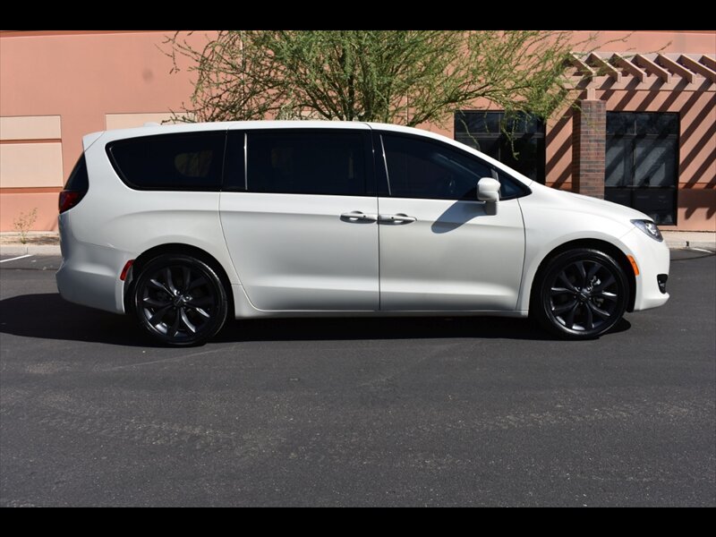 2019 Chrysler Pacifica Touring Plus   - Photo 1 - Mesa, AZ 85201
