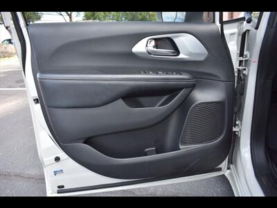 2019 Chrysler Pacifica Touring Plus   - Photo 18 - Mesa, AZ 85201