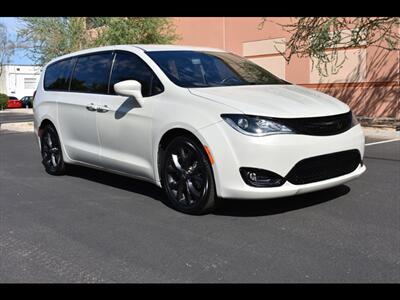 2019 Chrysler Pacifica Touring Plus   - Photo 2 - Mesa, AZ 85201