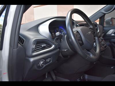2019 Chrysler Pacifica Touring Plus   - Photo 15 - Mesa, AZ 85201