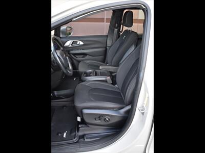 2019 Chrysler Pacifica Touring Plus   - Photo 16 - Mesa, AZ 85201