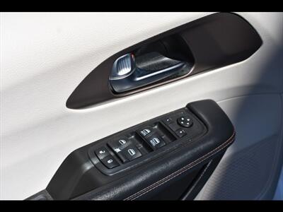 2019 Chrysler Pacifica Touring L   - Photo 19 - Mesa, AZ 85201
