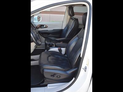 2019 Chrysler Pacifica Touring L   - Photo 16 - Mesa, AZ 85201