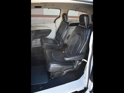 2019 Chrysler Pacifica Touring L   - Photo 20 - Mesa, AZ 85201