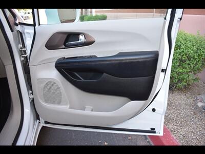 2019 Chrysler Pacifica Touring L   - Photo 35 - Mesa, AZ 85201