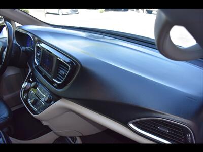 2019 Chrysler Pacifica Touring L   - Photo 37 - Mesa, AZ 85201