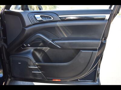 2017 Porsche Cayenne S E-Hybrid   - Photo 35 - Mesa, AZ 85201