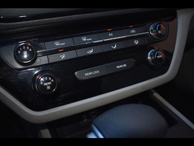 2019 Kia Sedona LX   - Photo 12 - Mesa, AZ 85201