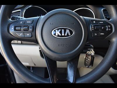 2019 Kia Sedona LX   - Photo 14 - Mesa, AZ 85201