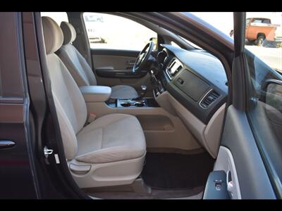 2019 Kia Sedona LX   - Photo 34 - Mesa, AZ 85201