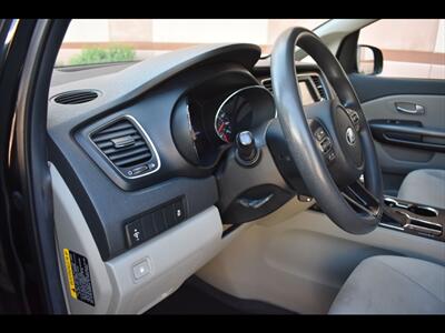 2019 Kia Sedona LX   - Photo 15 - Mesa, AZ 85201