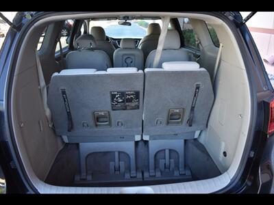 2019 Kia Sedona LX   - Photo 26 - Mesa, AZ 85201