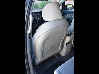 2019 Kia Sedona LX   - Photo 21 - Mesa, AZ 85201