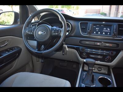 2019 Kia Sedona LX   - Photo 31 - Mesa, AZ 85201