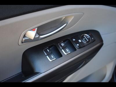 2019 Kia Sedona LX   - Photo 19 - Mesa, AZ 85201