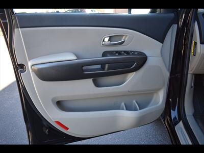 2019 Kia Sedona LX   - Photo 18 - Mesa, AZ 85201