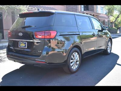 2019 Kia Sedona LX   - Photo 7 - Mesa, AZ 85201