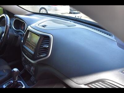 2018 Jeep Cherokee Latitude Plus   - Photo 37 - Mesa, AZ 85201