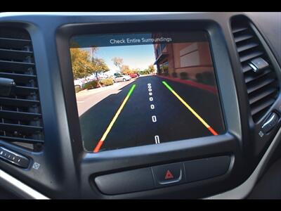 2018 Jeep Cherokee Latitude Plus   - Photo 10 - Mesa, AZ 85201