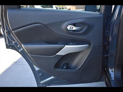 2018 Jeep Cherokee Latitude Plus   - Photo 22 - Mesa, AZ 85201