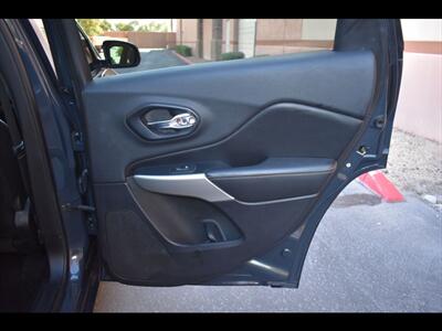 2018 Jeep Cherokee Latitude Plus   - Photo 28 - Mesa, AZ 85201