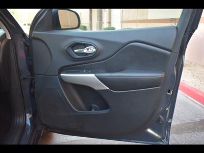 2018 Jeep Cherokee Latitude Plus   - Photo 35 - Mesa, AZ 85201